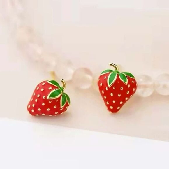 🔅🆕🔅 🍓 Cute Strawberry Gold Plated Stud Earrings🍓✨ - Picture 4 of 9